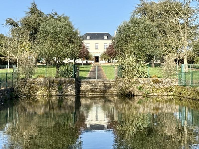 Maison - 454 m² - 12 pièces