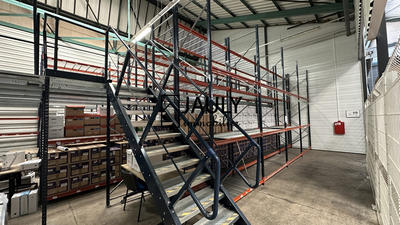 Entrepôt - 2 500 m²