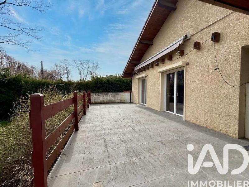 Maison - 242 m² - 9 pièces