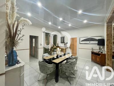 Maison - 277 m² - 8 pièces