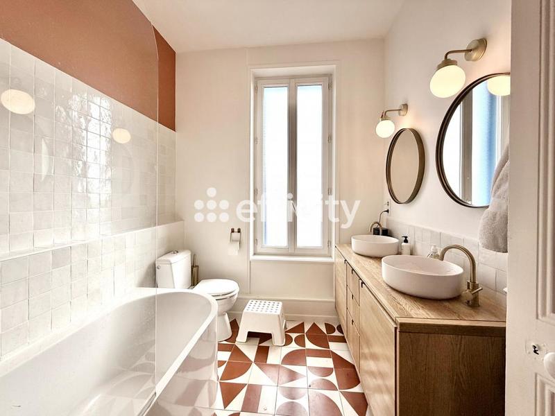 Maison - 196 m² - 7 pièces