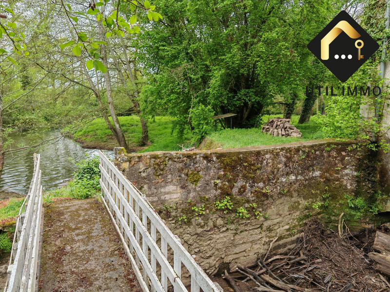 Maison - 1 062 m² - 13 pièces