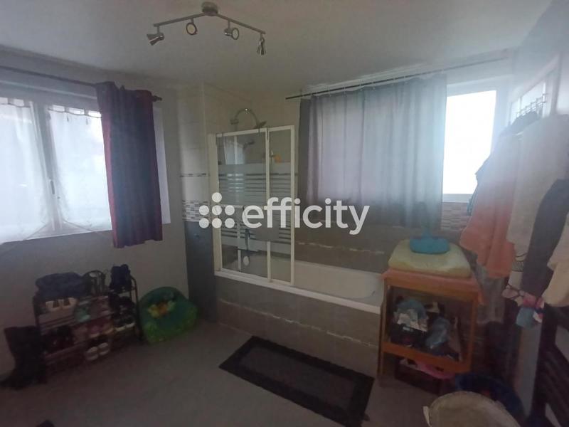 Maison - 233 m² - 6 pièces