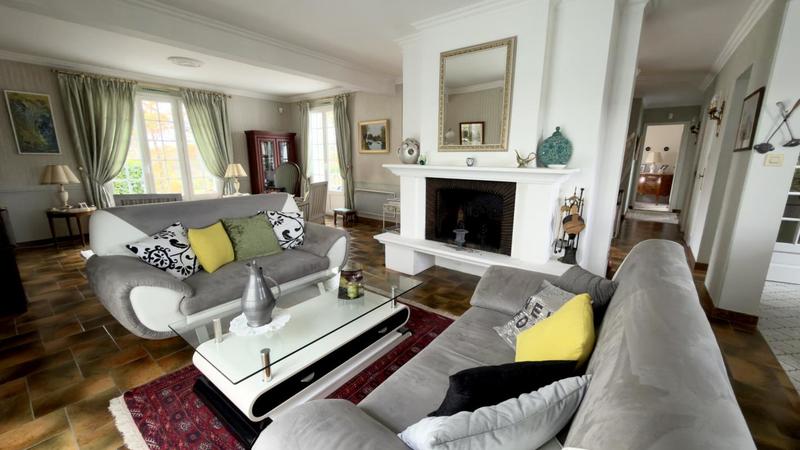 Demeure - 216 m² - 7 pièces