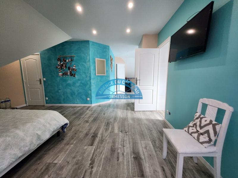 Maison - 240 m² - 9 pièces