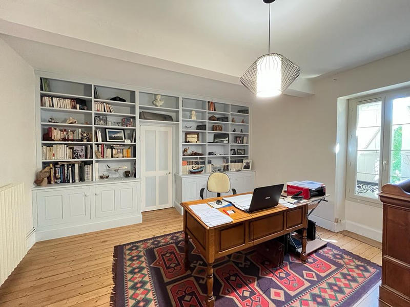 Maison - 260 m² - 7 pièces