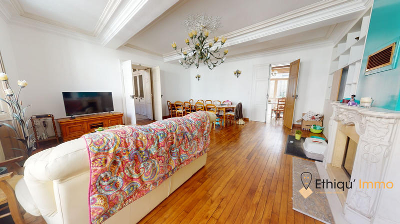 Maison - 287 m² - 8 pièces