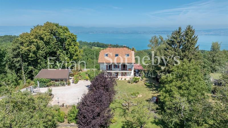 Maison - 261 m² - 13 pièces