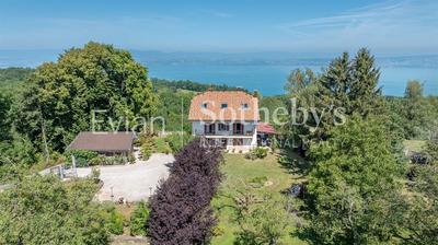 Maison - 261 m² - 13 pièces