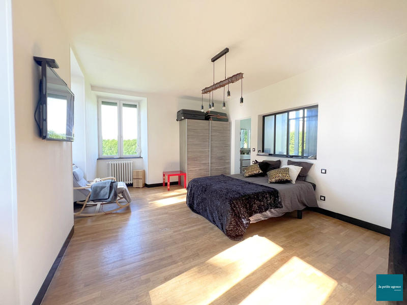 Maison - 350 m² - 11 pièces