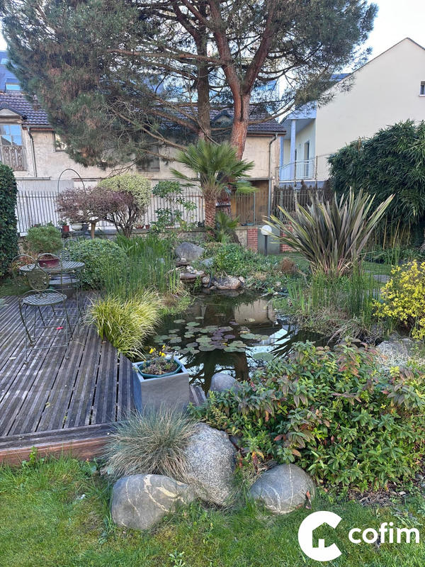 Maison - 287 m² - 10 pièces