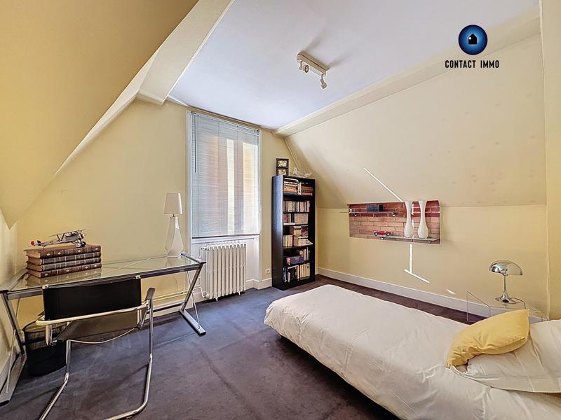 Maison - 224 m² - 8 pièces