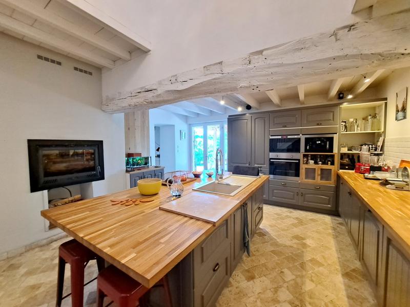 Maison - 397 m² - 16 pièces