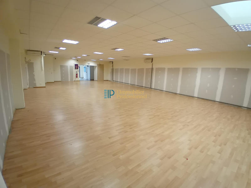 Local commercial - 275 m² - 3 pièces