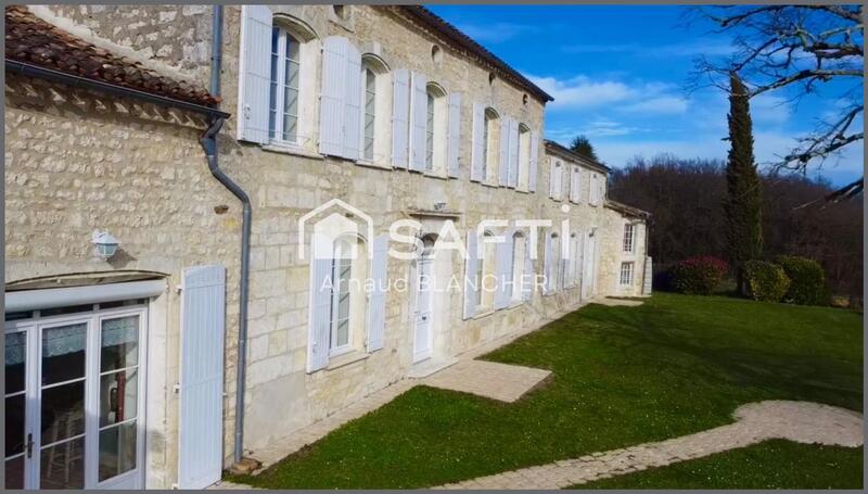 Maison - 294 m² - 9 pièces