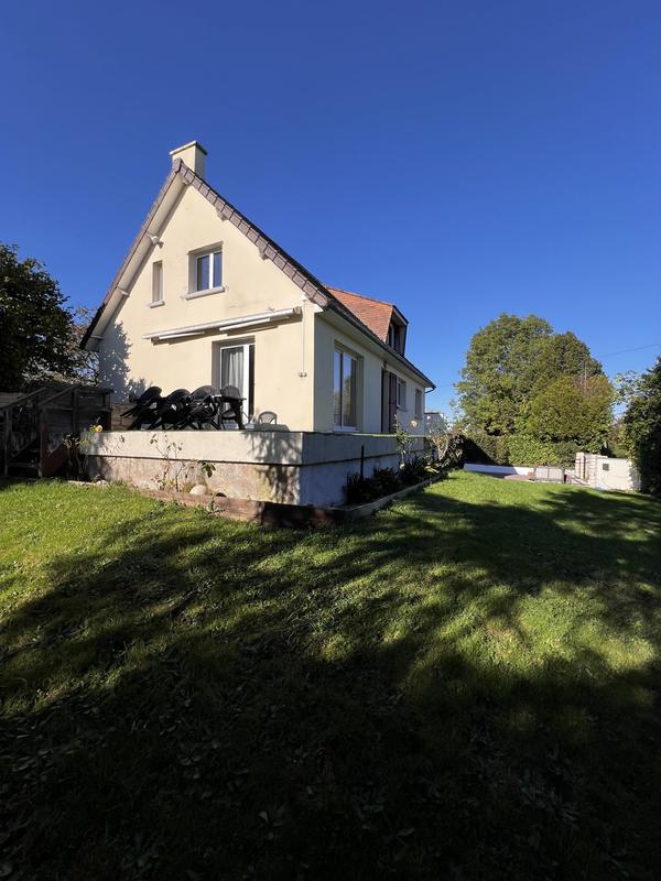 Maison traditionnelle - 128 m² - 9 pièces