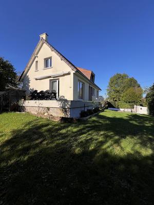 Maison traditionnelle - 128 m² - 9 pièces
