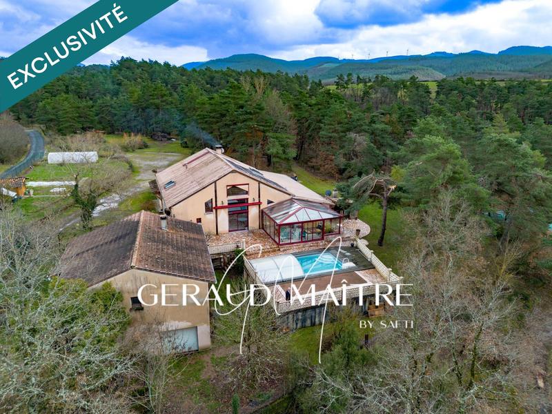 Propriété - 285 m² - 10 pièces