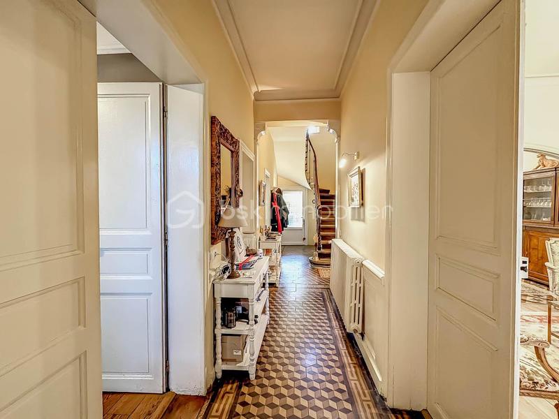 Propriété - 320 m² - 12 pièces