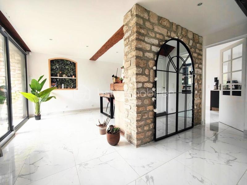 Maison - 224 m² - 14 pièces