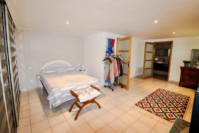 Maison - 251 m² - 11 pièces