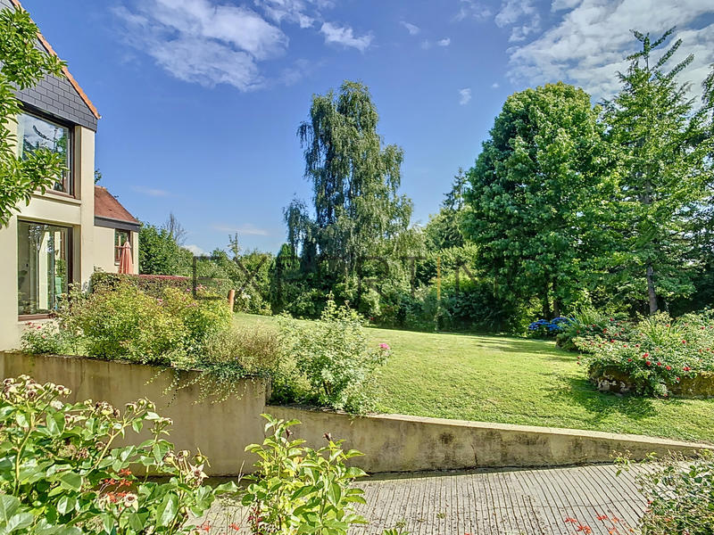 Maison - 218 m² - 9 pièces