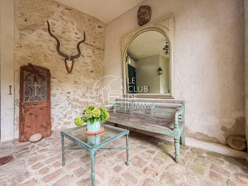 Maison - 280 m² - 10 pièces