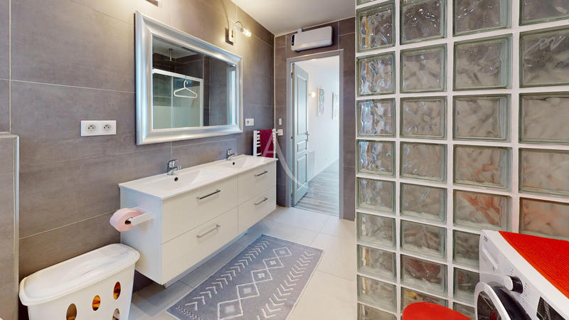 Maison - 161 m² - 5 pièces