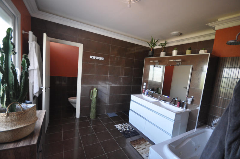 Maison - 300 m² - 10 pièces