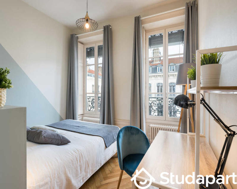 Chambre - 150 m² - 1 pièce