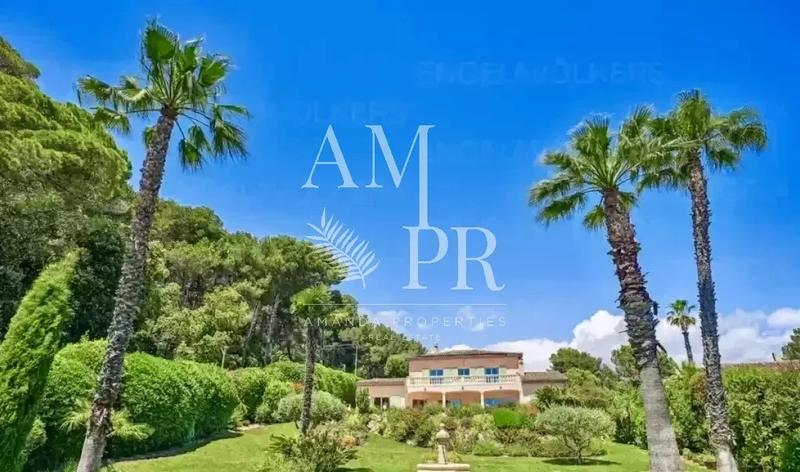 Villa - 251 m² - 7 pièces