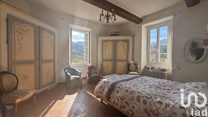 Maison - 277 m² - 8 pièces