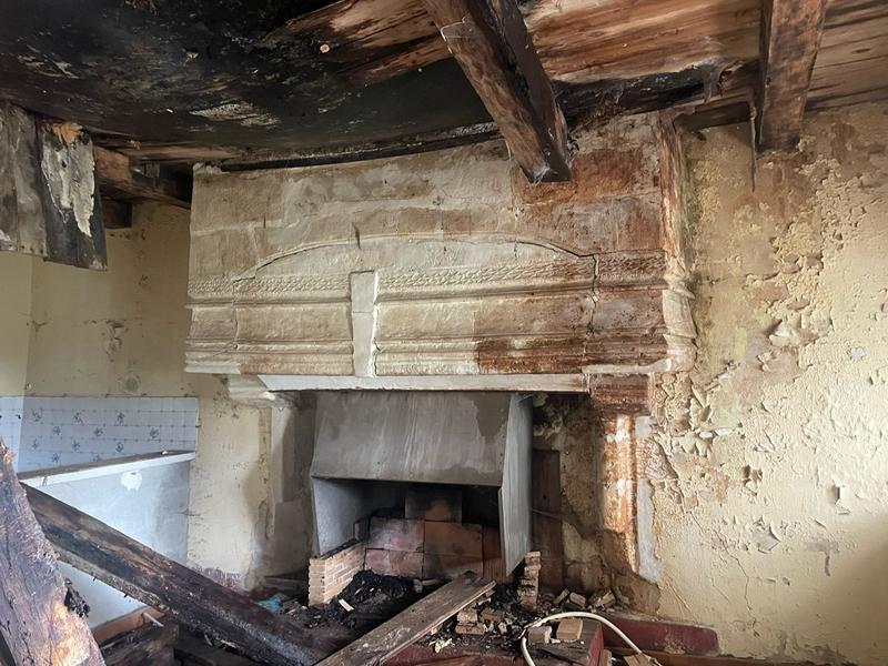 Maison ancienne - 450 m² - 3 pièces