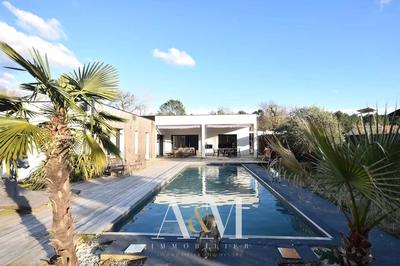 Maison - 260 m² - 7 pièces