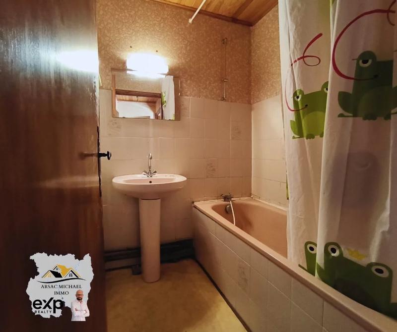 Immeuble - 205 m² - 16 pièces