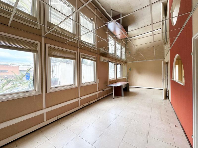 Bureau - 643 m²