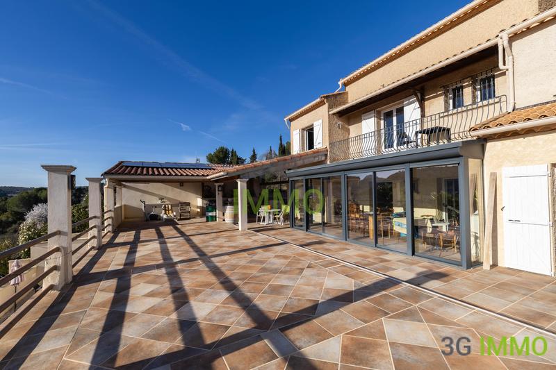 Villa - 222 m² - 8 pièces