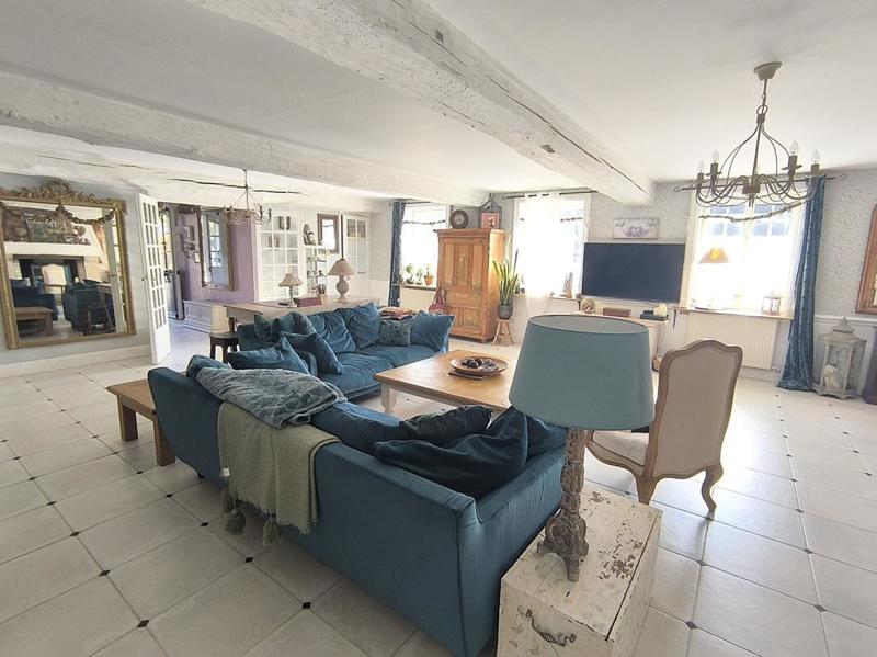 Maison - 249 m² - 7 pièces