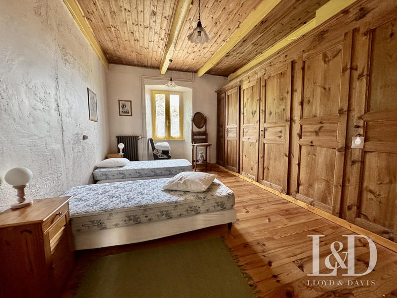 Maison ancienne - 1 490 m² - 40 pièces