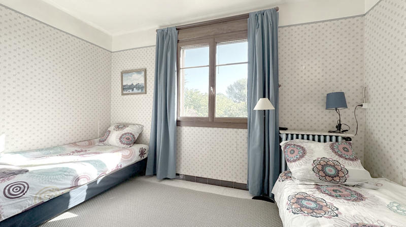 Maison - 260 m² - 10 pièces