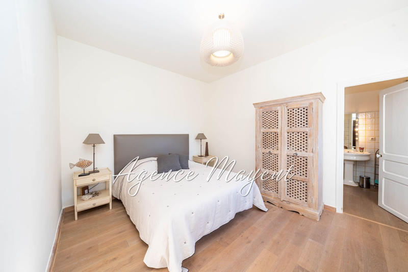 Maison - 220 m² - 5 pièces