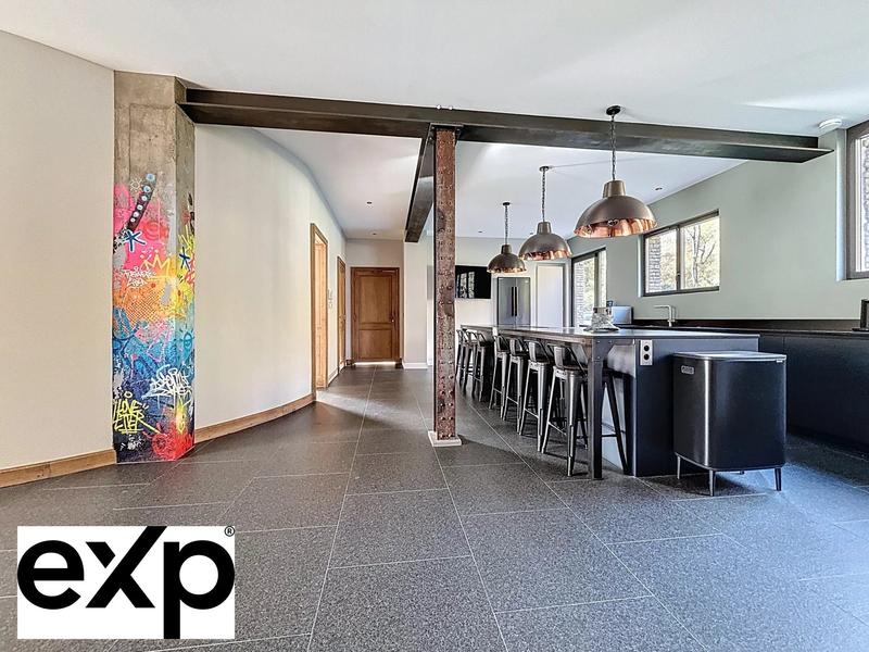 Maison - 1 032 m² - 18 pièces