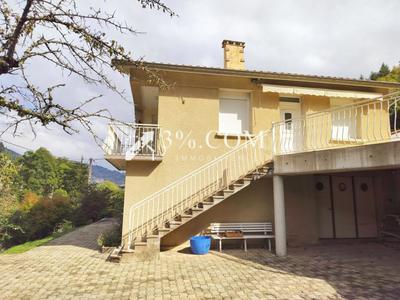 Villa - 198 m² - 9 pièces
