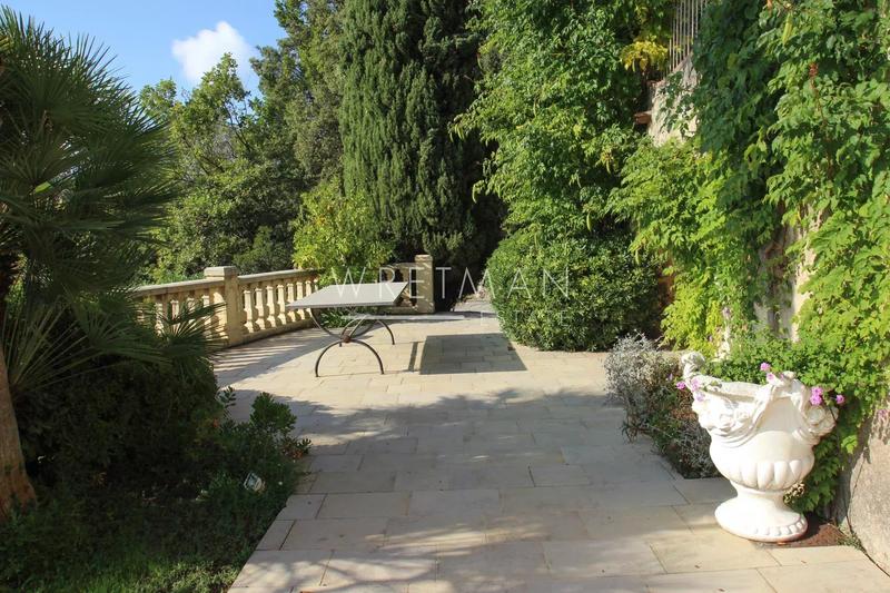 Villa - 233 m² - 5 pièces