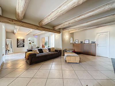 Maison - 240 m² - 7 pièces