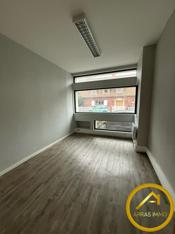 Local commercial - 210 m² - 6 pièces