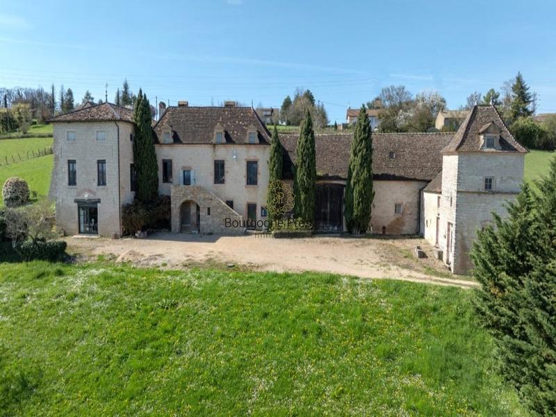 Propriété - 255 m² - 7 pièces