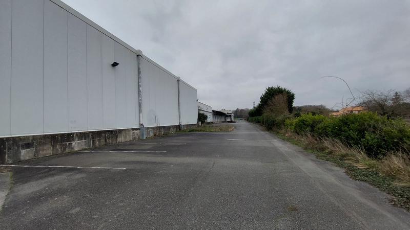 Local commercial - 3 243 m²