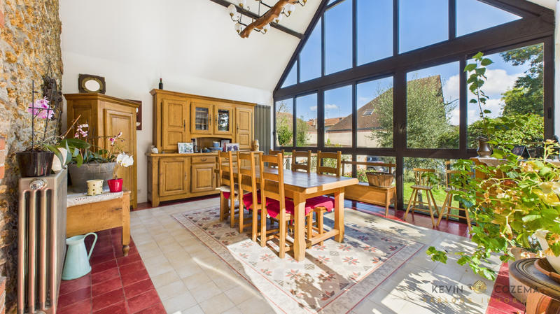 Maison - 212 m² - 10 pièces