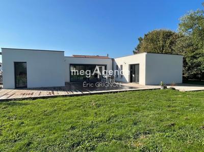 Maison - 245 m² - 6 pièces